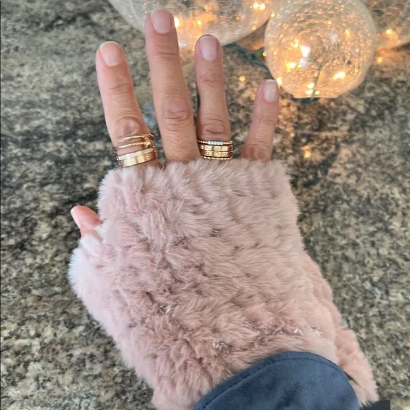 Jocelyn Faux Fur Fingerless Gloves LoveShackFancy - Picture 5 of 6